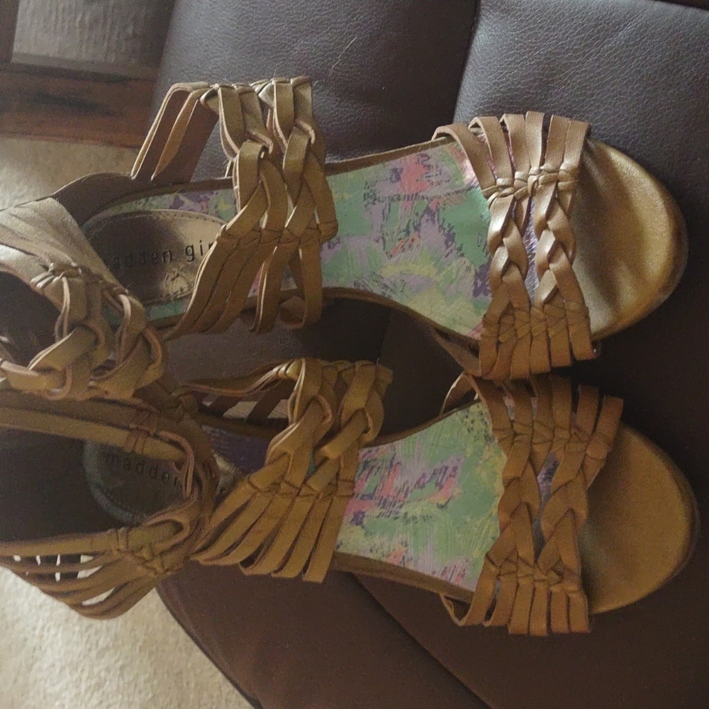 Shoes - Picture 4 of 4